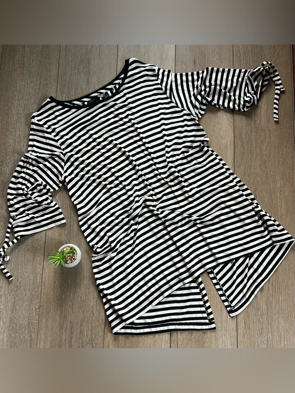 Simon Chang Black and White Striped Tee with Crew Neck
